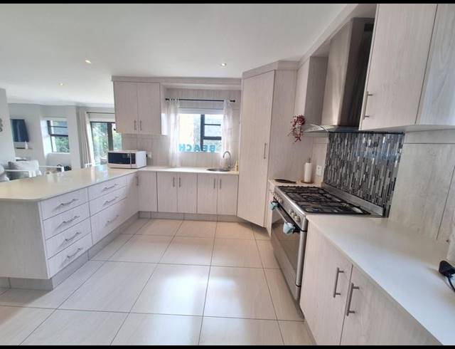 4 BEDROOM HOUSE FOR SALE IN HARTENBOS LANDGOED